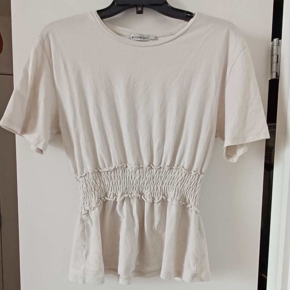 Light Before Dark Cream Ruched Cinched Short Sleeved Top Sz S